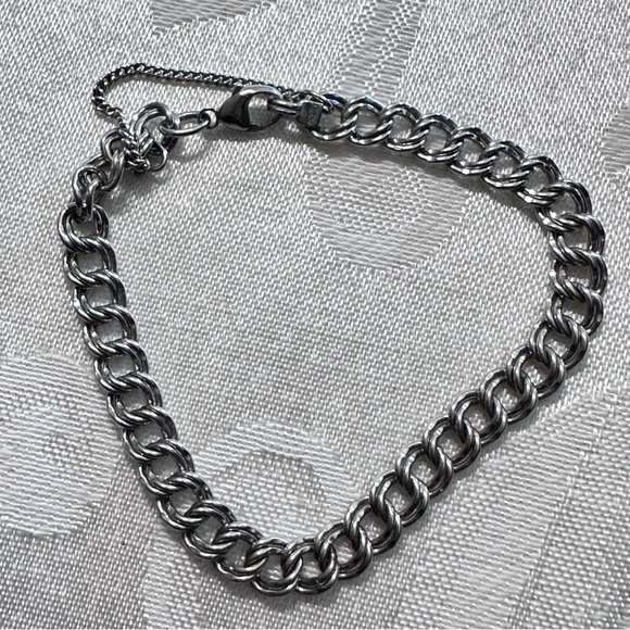 James Avery Sterling Silver Double Curb Link Bracelet with Safety Chain 6.75-7.0 - Picture 1 of 6
